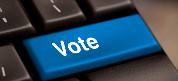 voto a distancia - tecla azul escrito "vote" em um teclado de computador